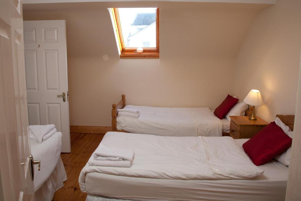Ceol Na Mara Holiday Homes - Cois Tra & Cor Na Dtonn 에니스크론 객실 사진