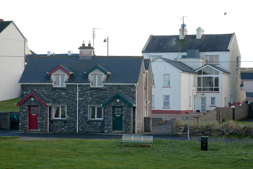 Ceol Na Mara Holiday Homes - Cois Tra & Cor Na Dtonn 에니스크론 객실 사진