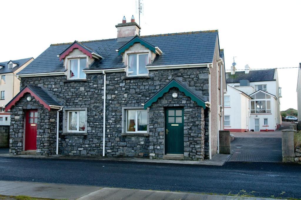 Ceol Na Mara Holiday Homes - Cois Tra & Cor Na Dtonn 에니스크론 객실 사진